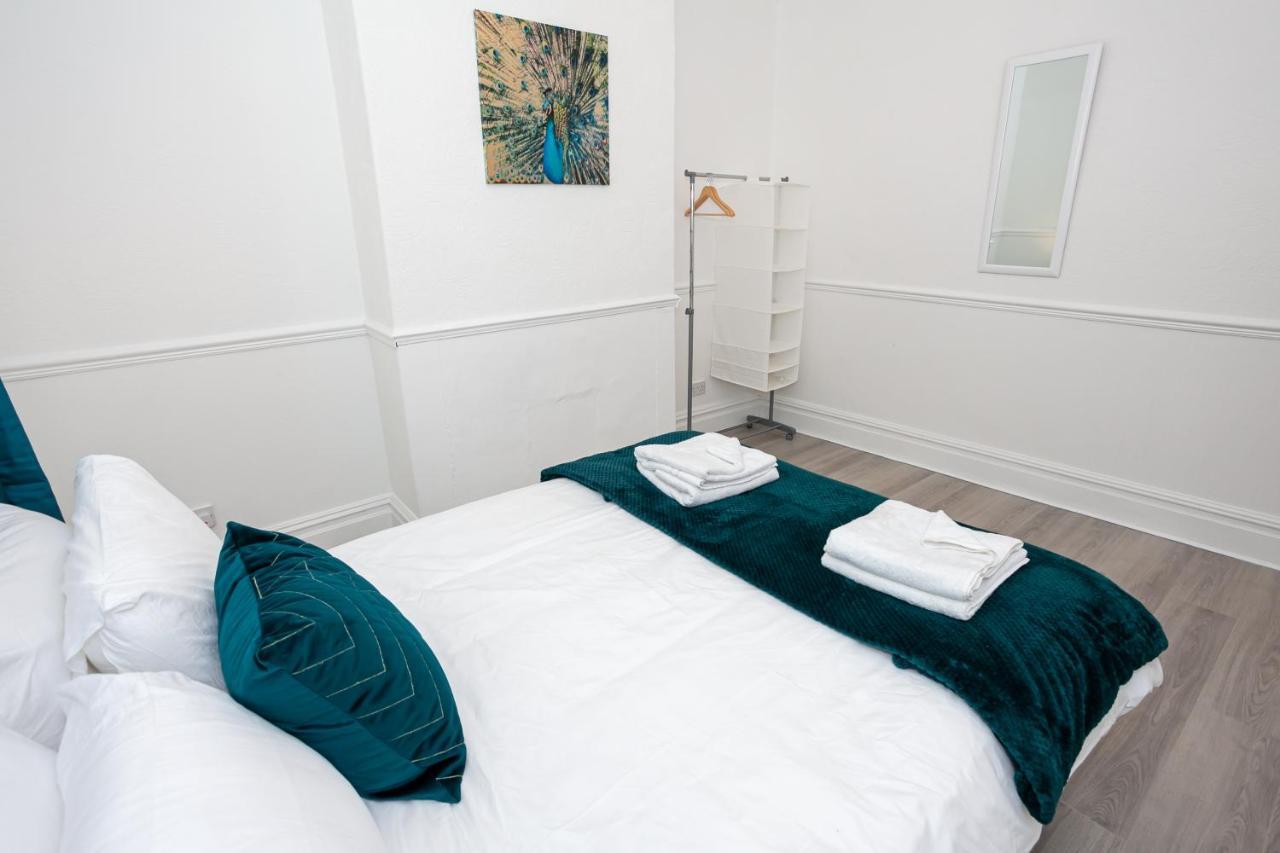 Stay Comfortable-City Centre Location- Sleeps Up To 9 Stoke-on-Trent Exterior foto
